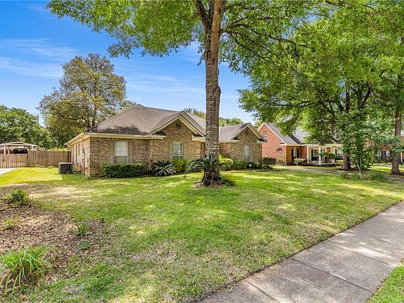 2nd image of 2025 Bradbury Dr E
