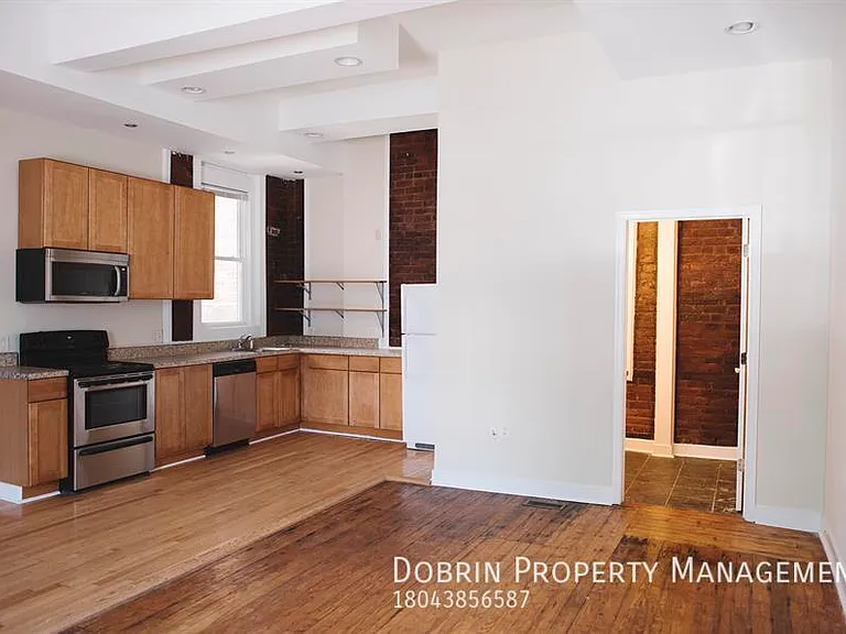 301 S Pine St #B — Photo 2
