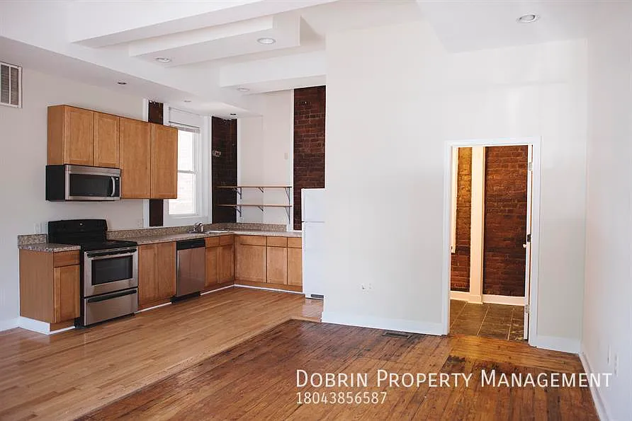 Building Photo - 301 S Pine St #B