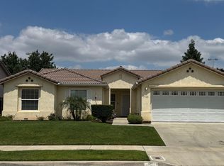 1960 E Sandalwood Avenue NE, Tulare, CA 93274