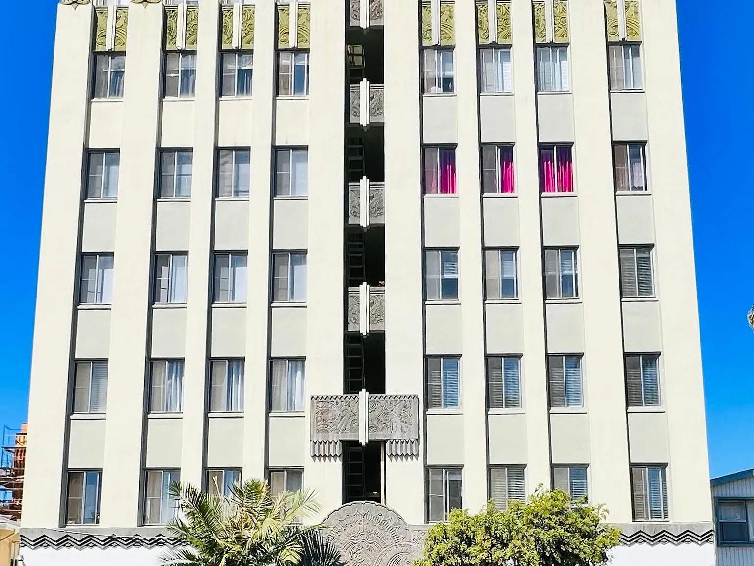 Serrano Towers — Photo 1