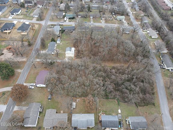 2nd image of James Ln #2-10
