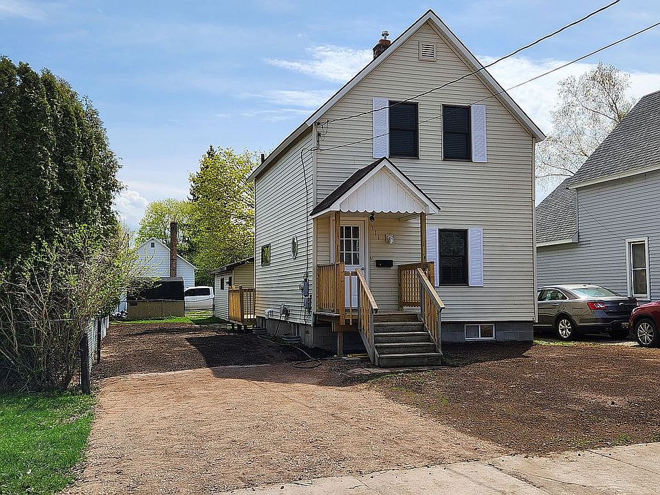 Maintenance free. Freshly landscaped