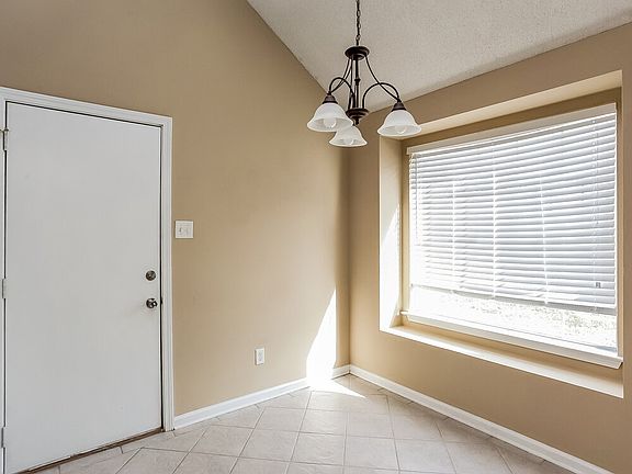 4th image of 150 Oakridge Dr