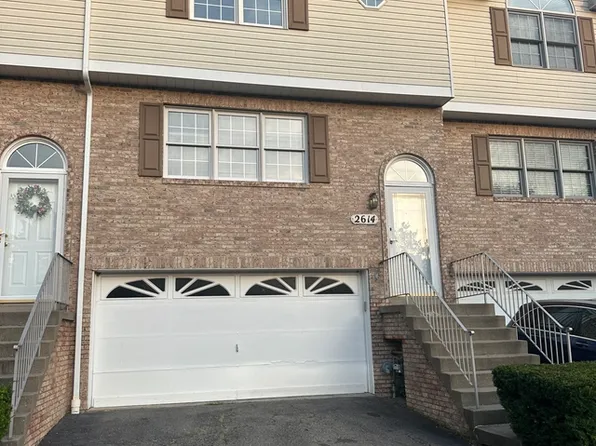 2614 Birchwood Ln, Oakdale, PA 15071