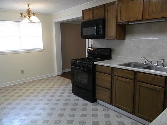 4th image of 606 Gerry Dr