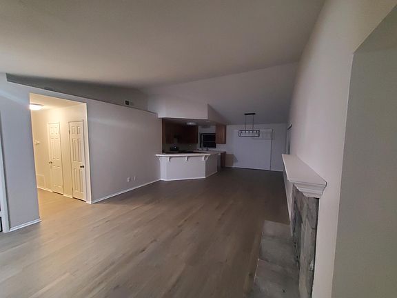 3rd image of 864 Greenhill Ct