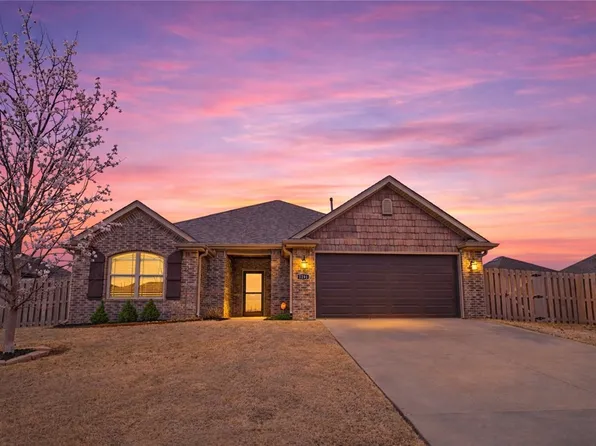 1231 Gardenia St, Centerton, AR 72719