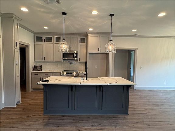 3rd image of 1398 Lee Road 219