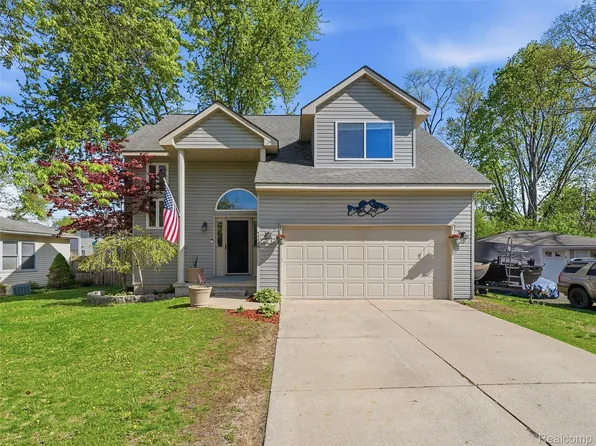 7226 Garvin Ter, Waterford, MI 48329