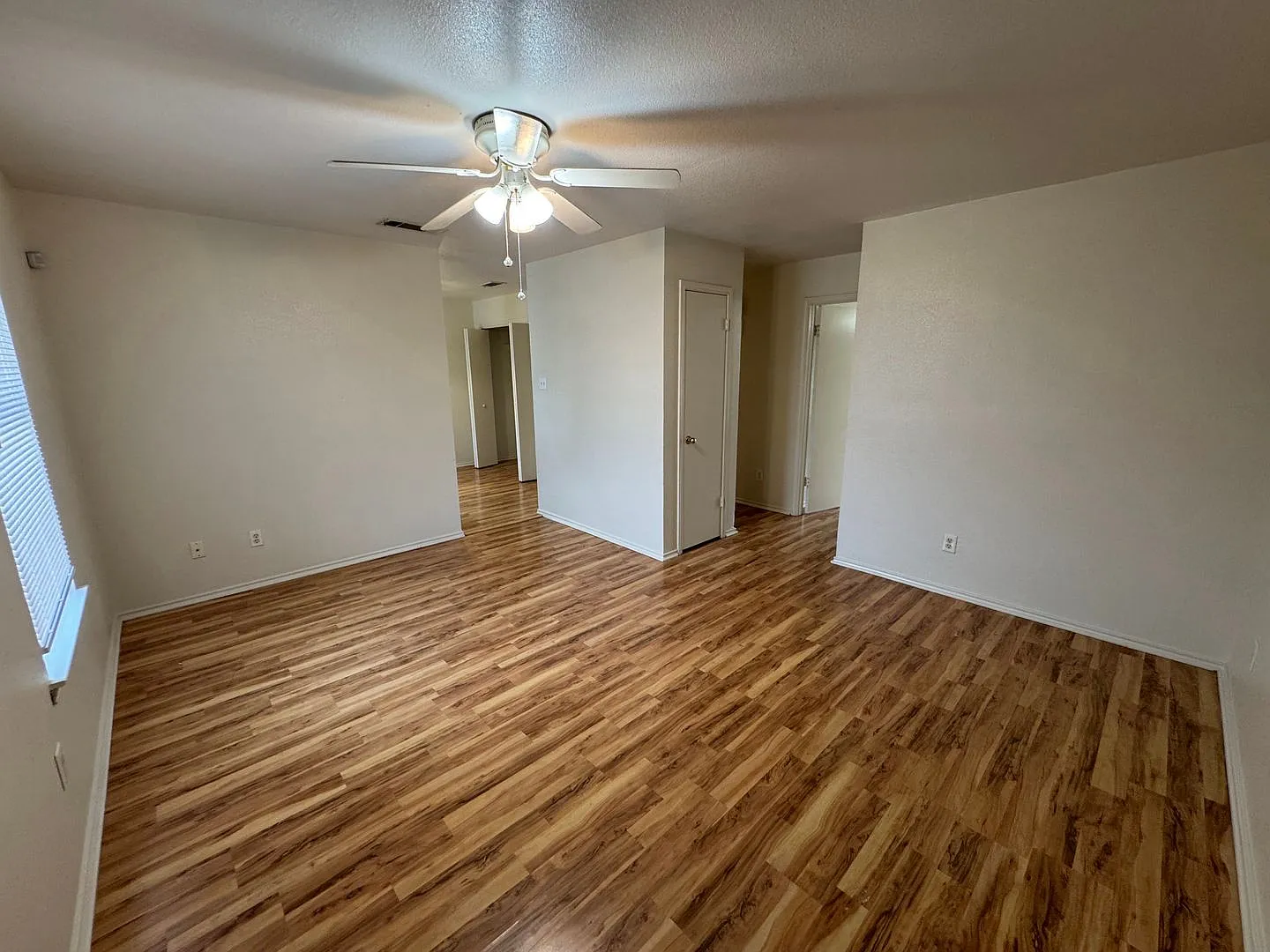1701 Benttree Dr — Photo 2