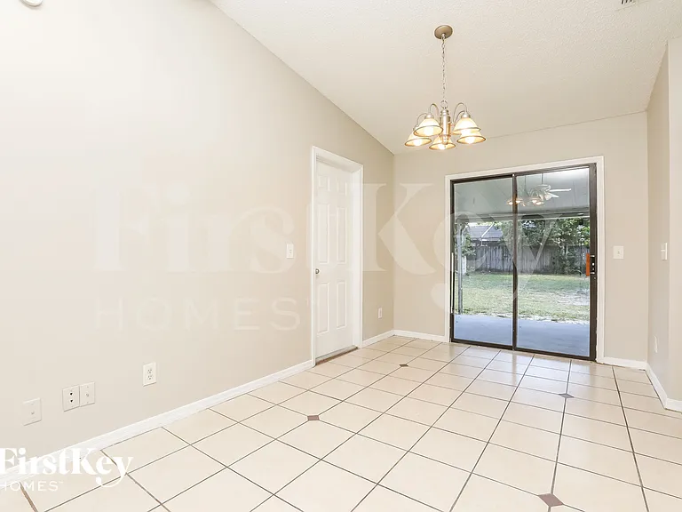 2084 Everest St — Photo 5
