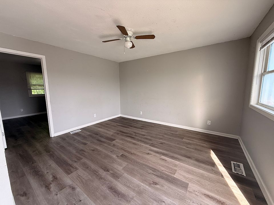 1st image of 410 Manor Dr #C1