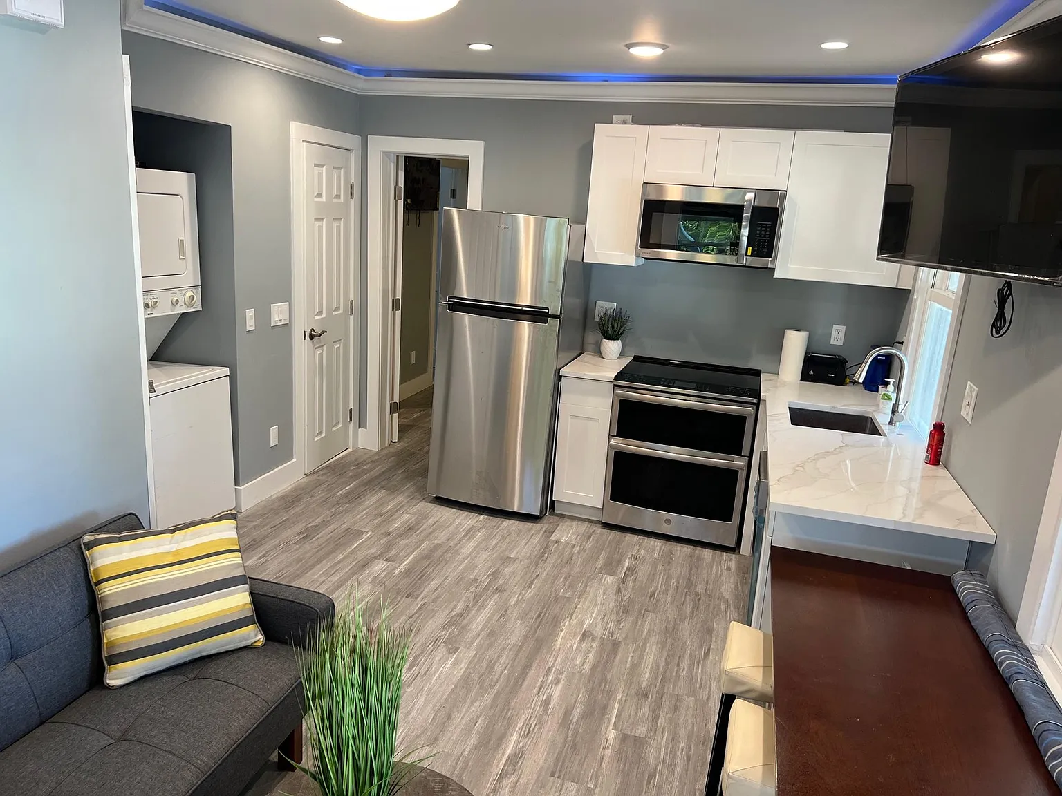 2 bed, 625 sqft, $4,900 — Photo 2
