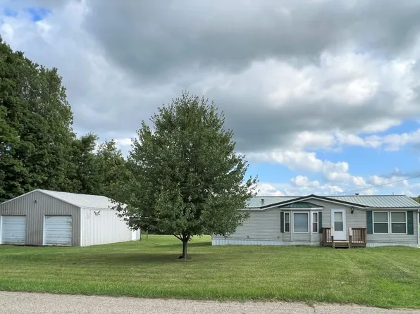 18015 Chain Lake St, Cassopolis, MI 49031