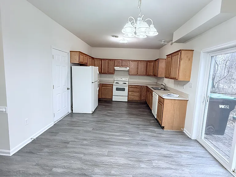 380-438 Channing Dr — Photo 35