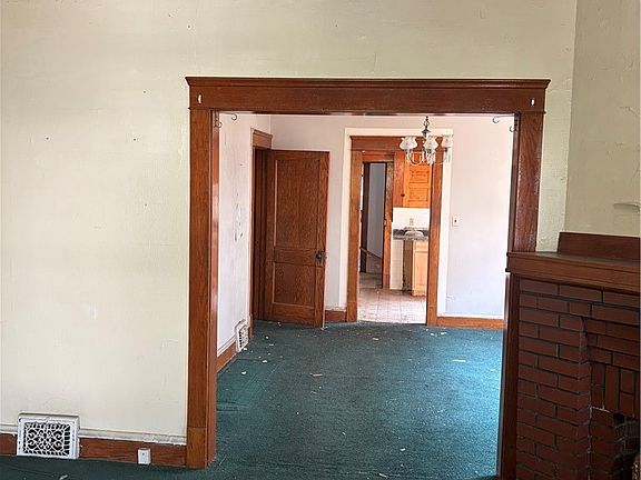 5th image of 621 E 128th St