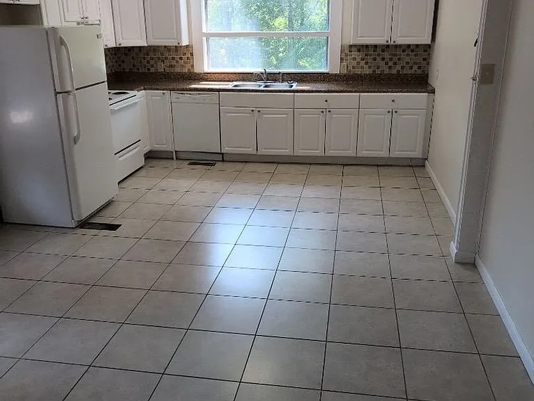 1933 Fenwood Dr — Photo 6