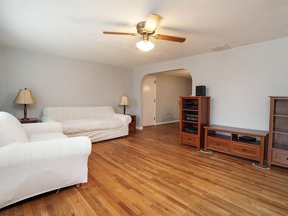 4th image of 887 Linda Sue Dr
