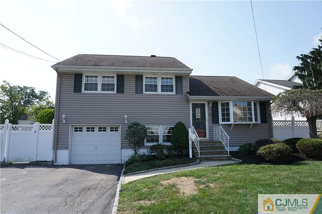 101 Elmont Pl photo 1