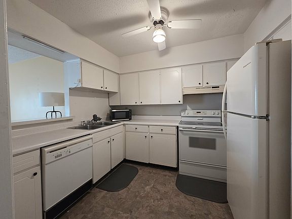 2nd image of 3820 Fairfield Ave Unit 102