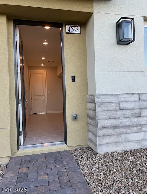 2 bed, 2.5 bath, 2241 sqft, $4,300 — Photo 2