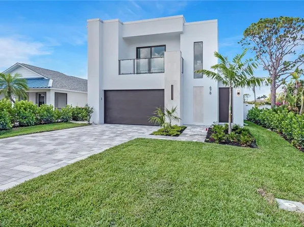 678 95th AVE N, NAPLES, FL 34108
