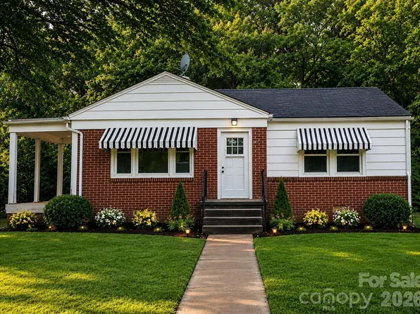528 Woodlawn Dr, Statesville, NC 28677