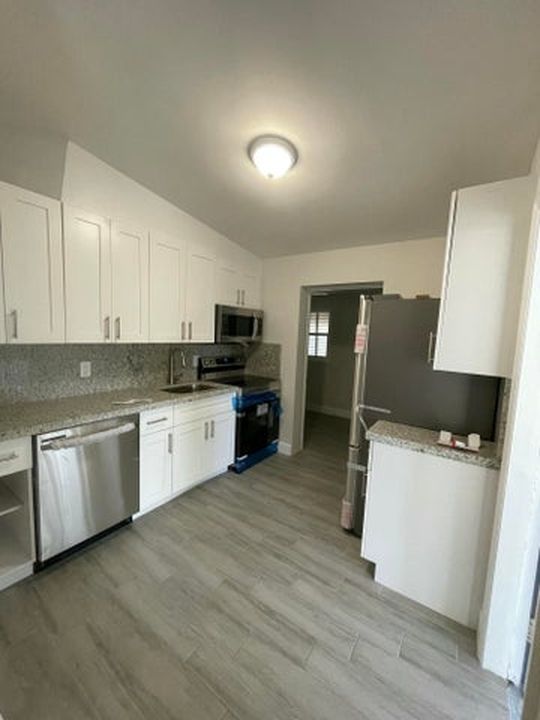 312 NE 8th St, photo 2