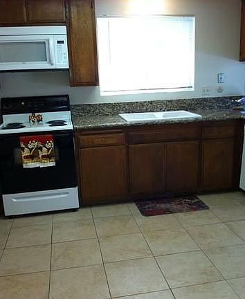 4th image of 2071 N Nutmeg St