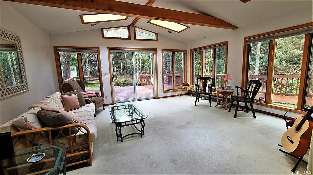 3 bed, 1.5 bath, 1440 sqft, $2,100 — Photo 4