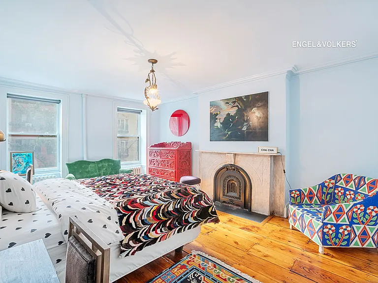 351 W 30th St — Photo 12