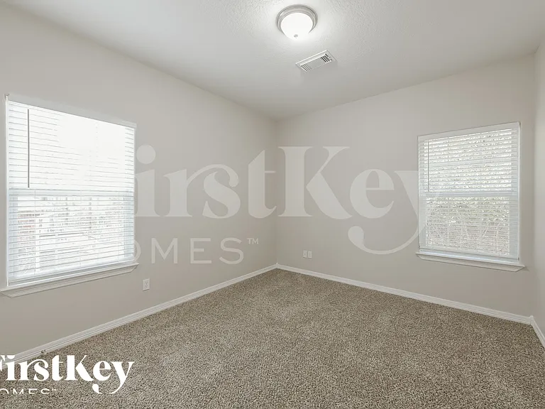 295 Cypress Dr — Photo 15