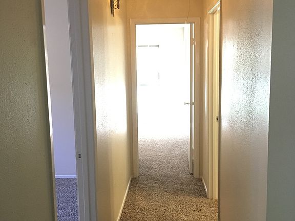 5th image of 501 Marilyn Dr