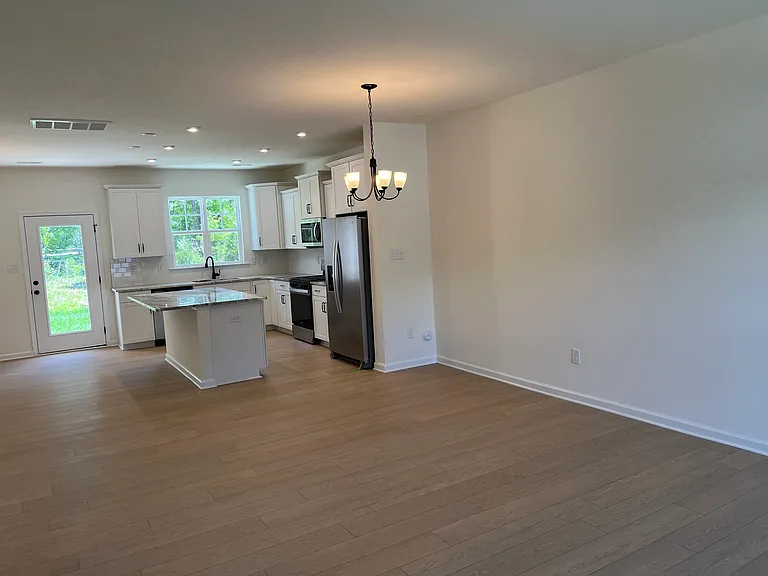 913 Scott Rd — Photo 6