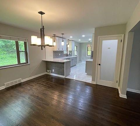 4th image of 1565 Corcoran Pl
