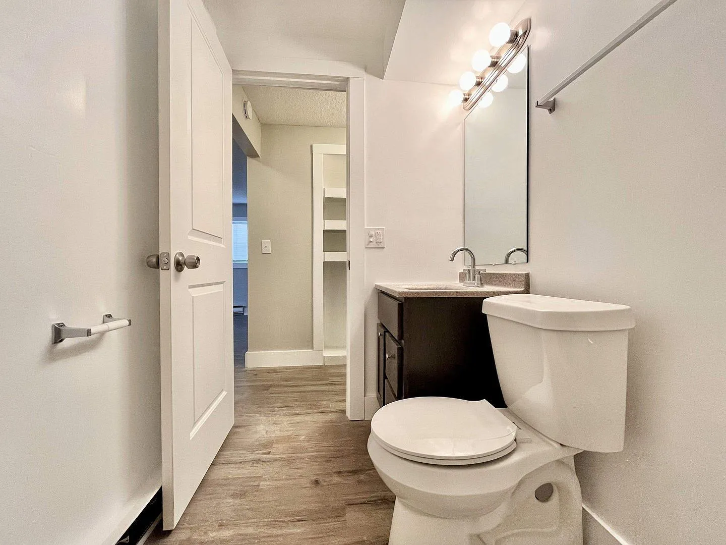 1 bed, 1.0 bath, $995 — Photo 4