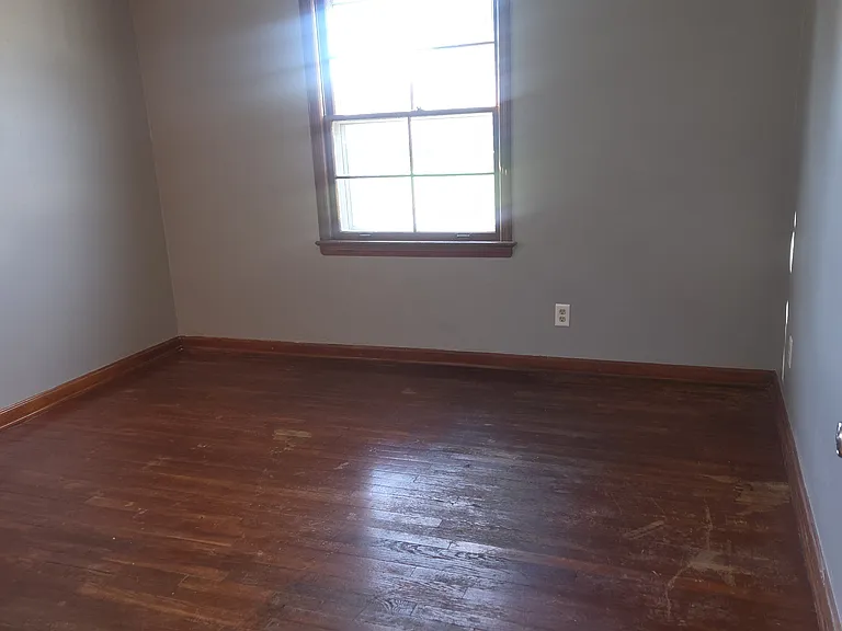 4407 Longwood Ave — Photo 5