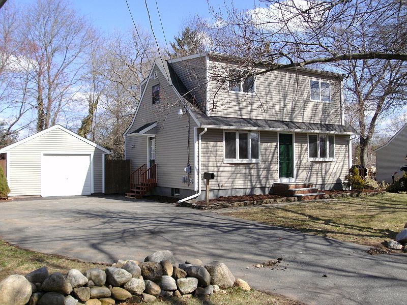 1st image of 18 Leonard Dr
