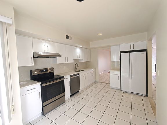 2nd image of 1533 John St #7