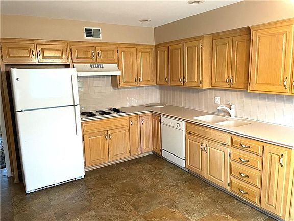 5th image of 9977 Larsen St