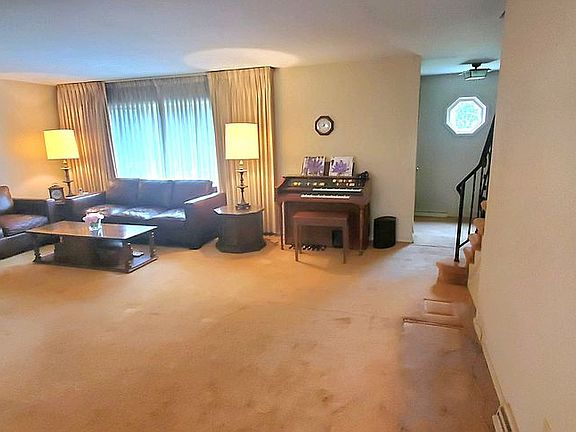 4th image of 630 Montview Pl