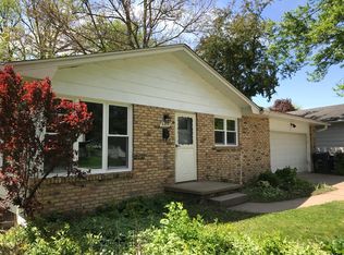 3215 56th St, Moline, IL 61265