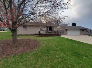 8 Prairie St, German Valley, IL 61039