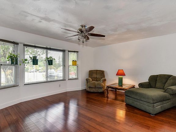 4th image of 7856 Sungarden Dr