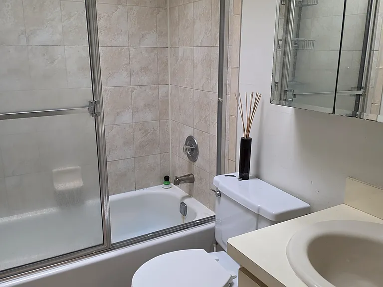 409 101st St #6 — Photo 9