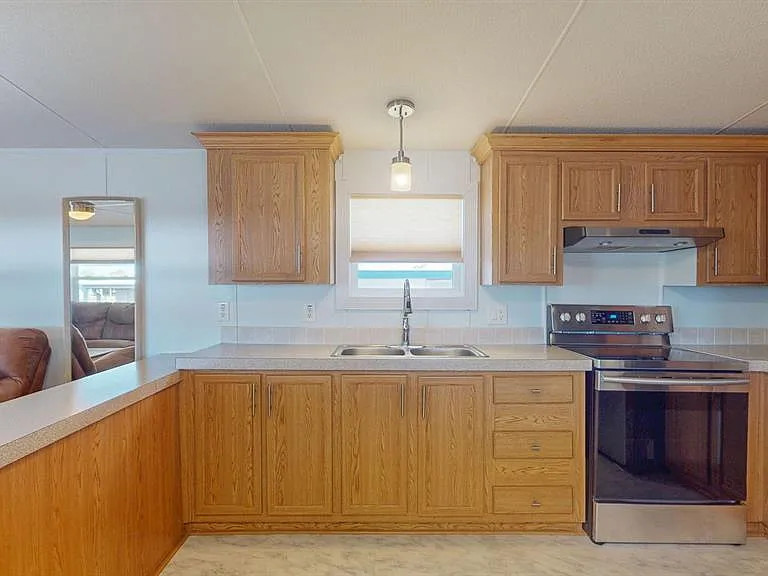 10728 Poplar St NE — Photo 7