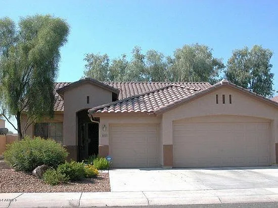 5431 W Greenbriar Drive — Photo 1