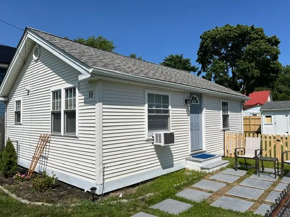 11 Leslie Ave, Barrington, RI 02806