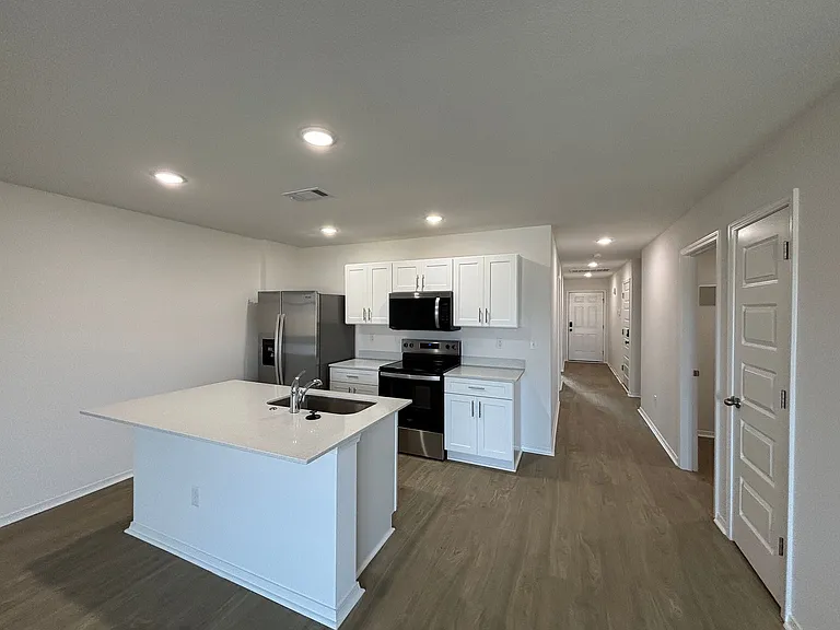 141 Preston Ln — Photo 3